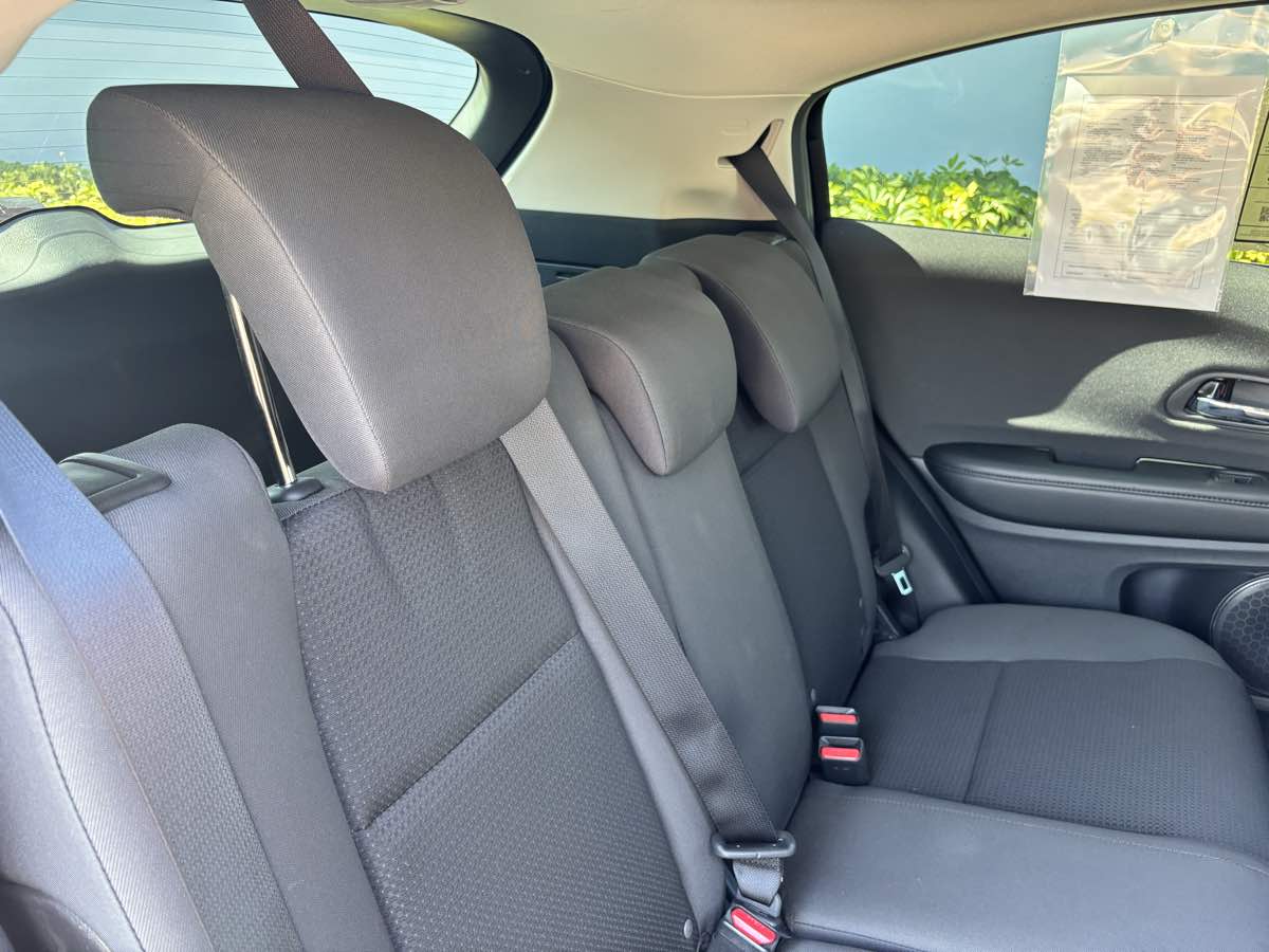 Vehicle image 10 of 27