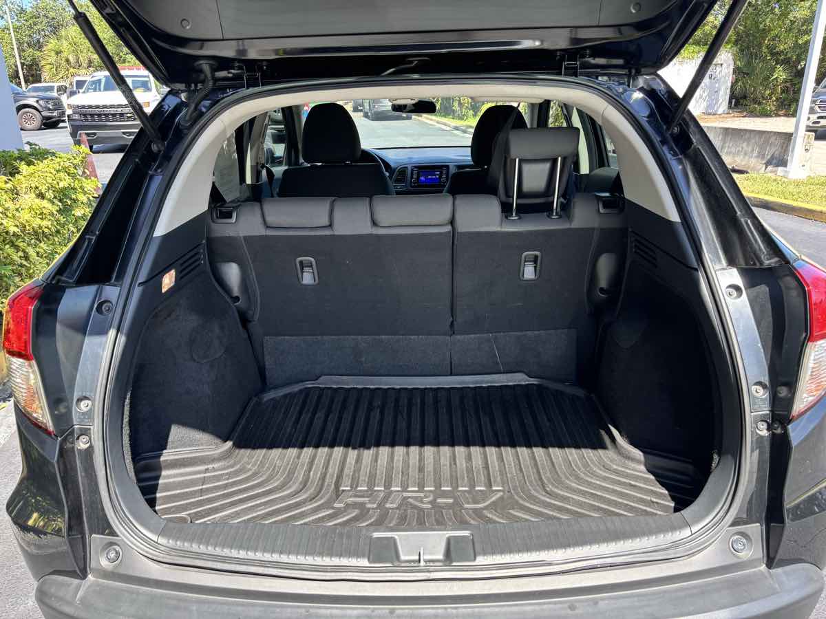 Vehicle image 7 of 27