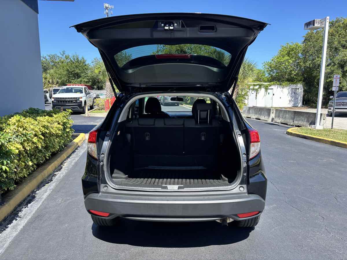 Vehicle image 8 of 27