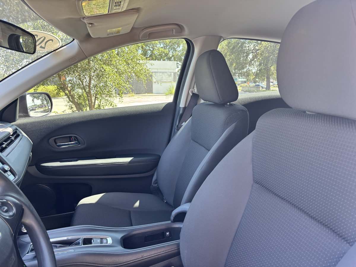 Vehicle image 14 of 27