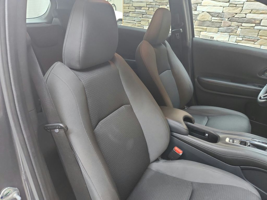 Vehicle image 21 of 25
