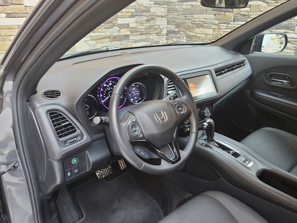 Vehicle image 9 of 25