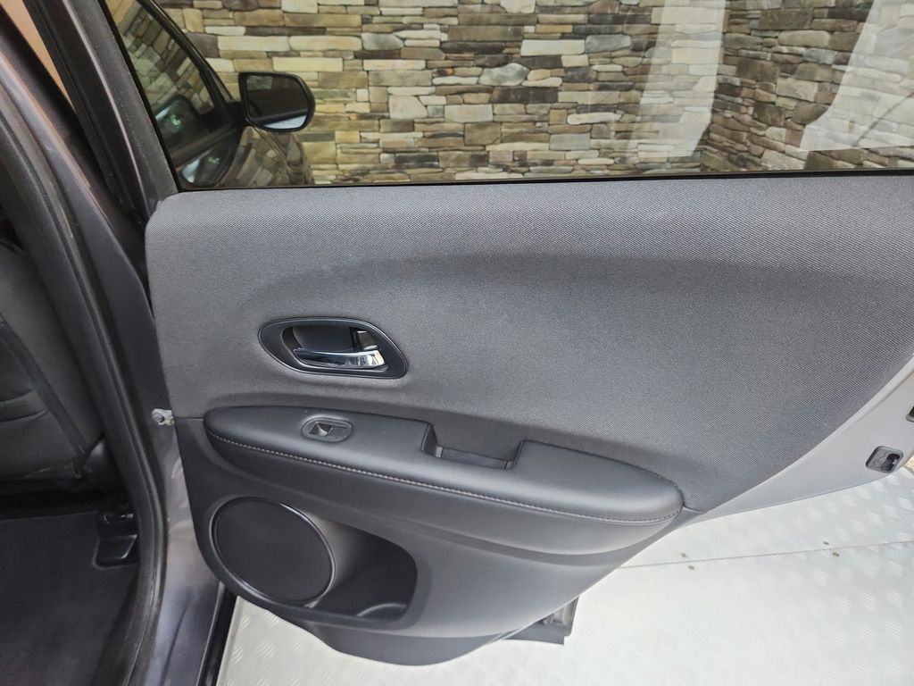Vehicle image 24 of 25