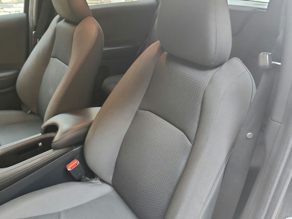 Vehicle image 10 of 25