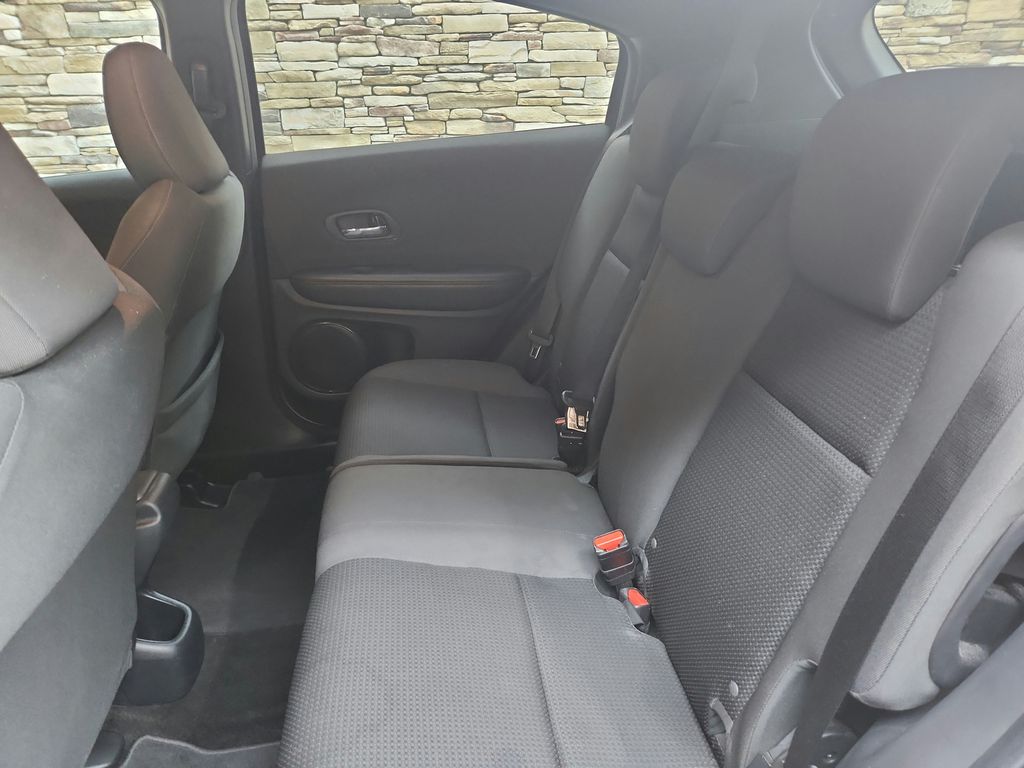 Vehicle image 18 of 25