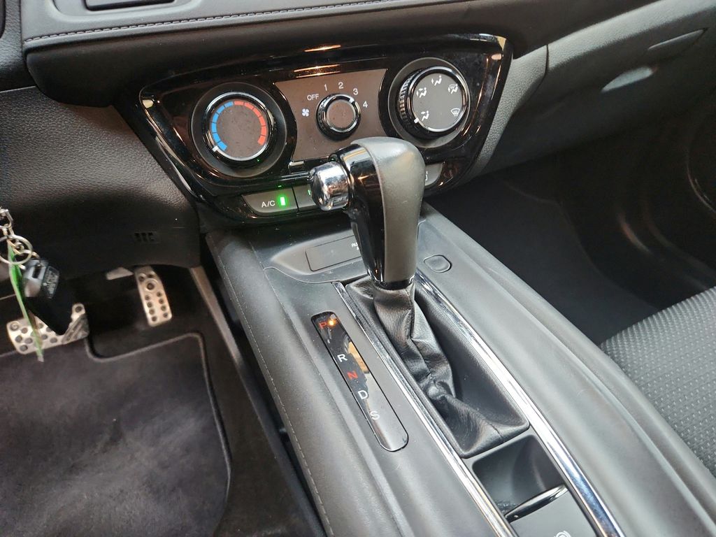 Vehicle image 13 of 25