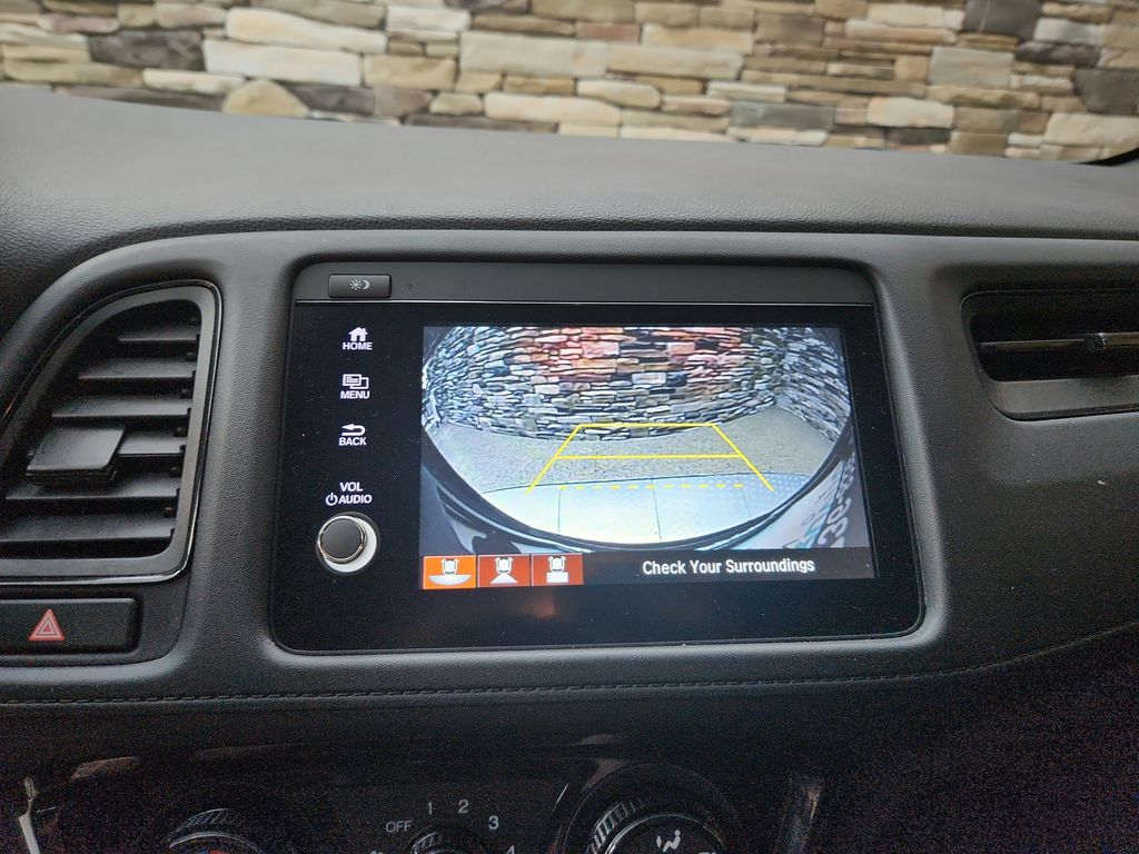 Vehicle image 14 of 25