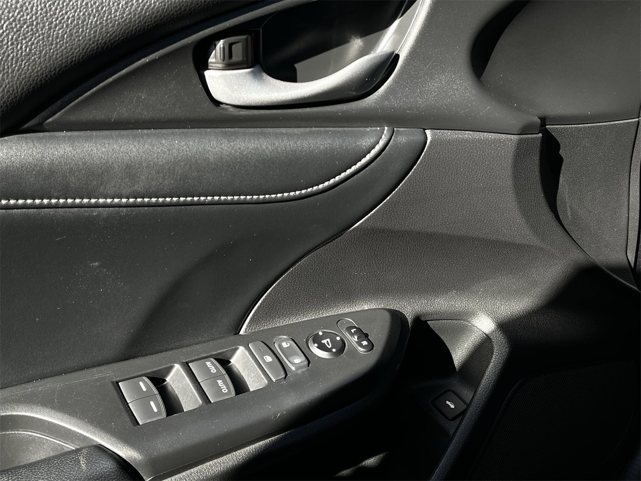 2022 Honda Insight Touring Image 20 of 30