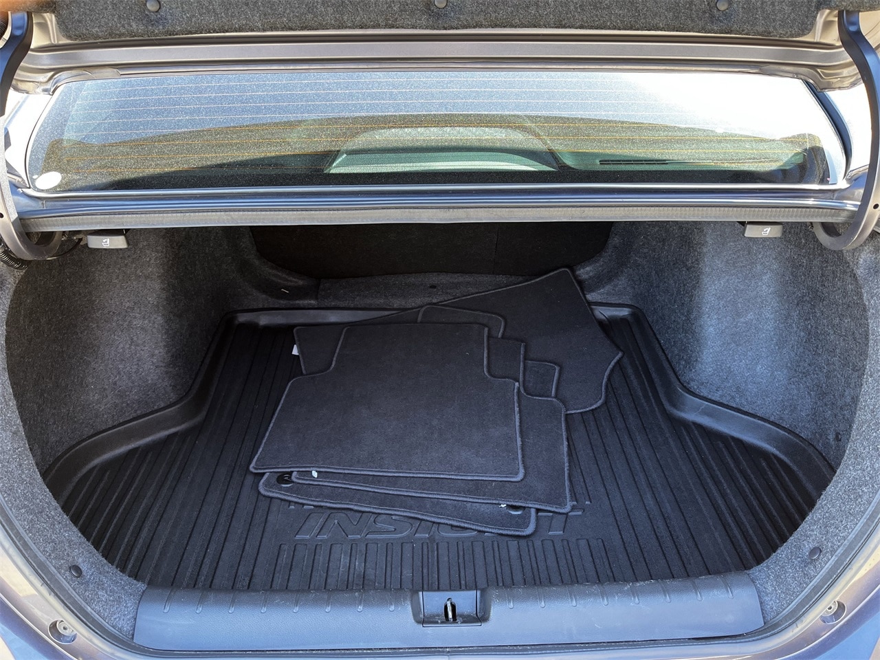 2022 Honda Insight Touring Image 8 of 30