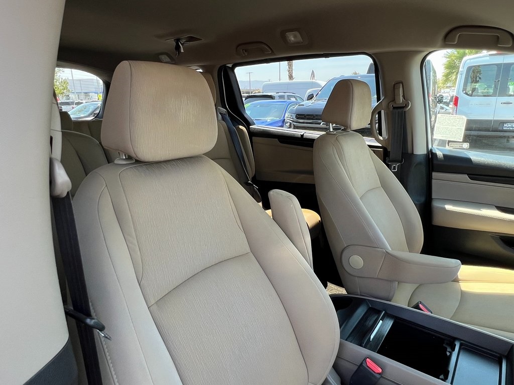 Vehicle image 12 of 27