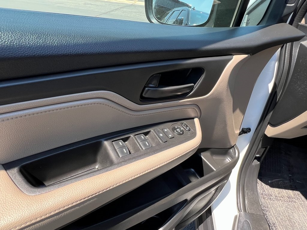 Vehicle image 18 of 27