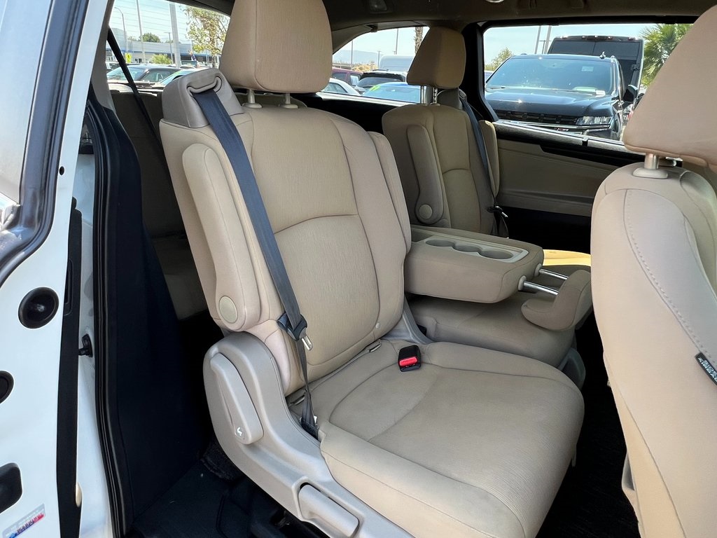 Vehicle image 14 of 27