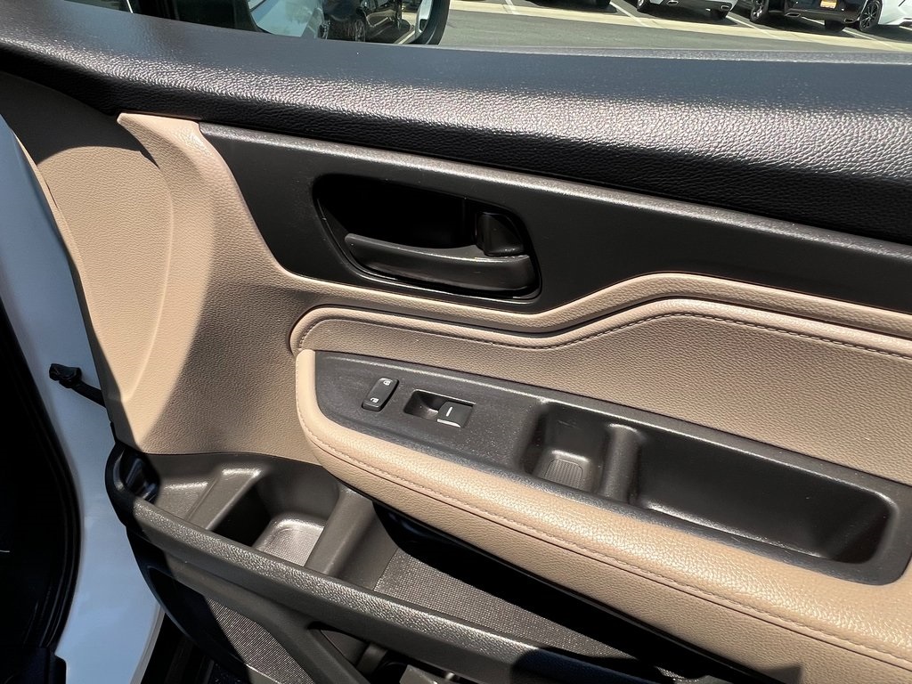 Vehicle image 13 of 27