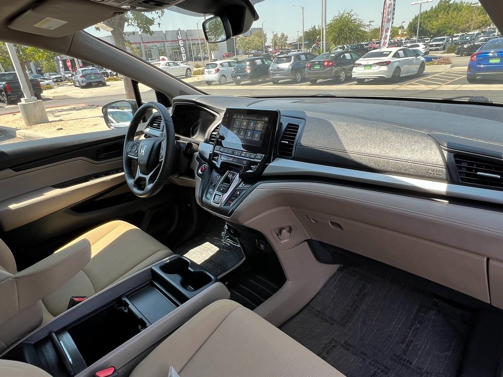 Vehicle image 11 of 27