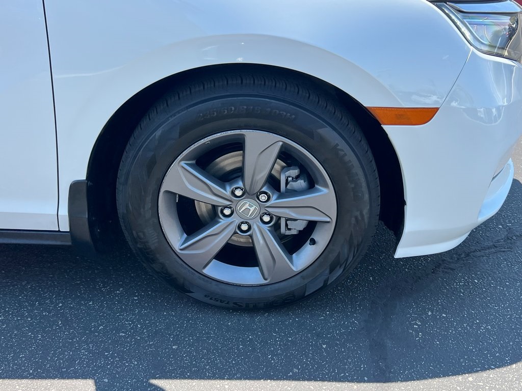 Vehicle image 10 of 27