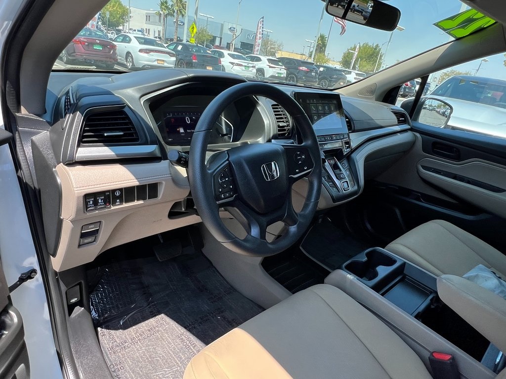 Vehicle image 17 of 27