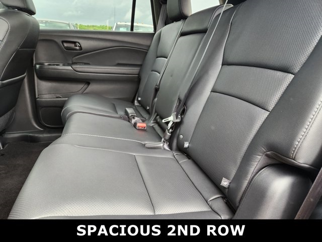 Vehicle image 16 of 30
