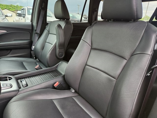 Vehicle image 24 of 30