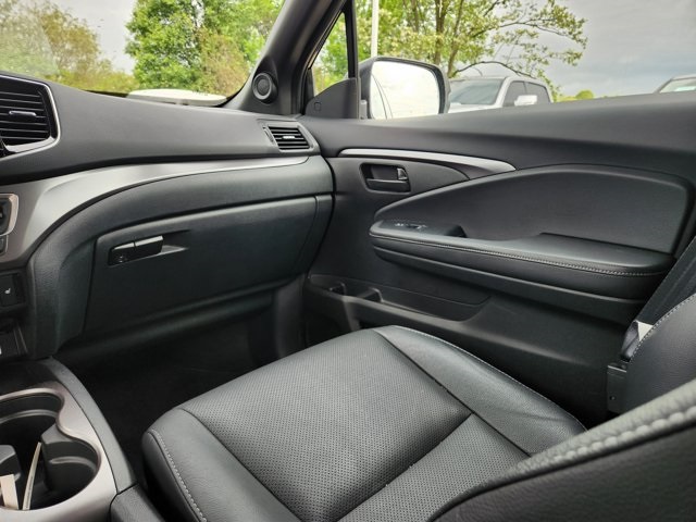Vehicle image 23 of 30