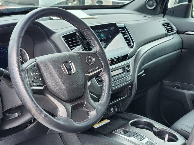 Vehicle image 25 of 30