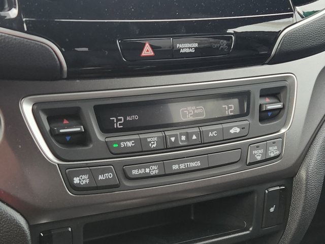 Vehicle image 27 of 30