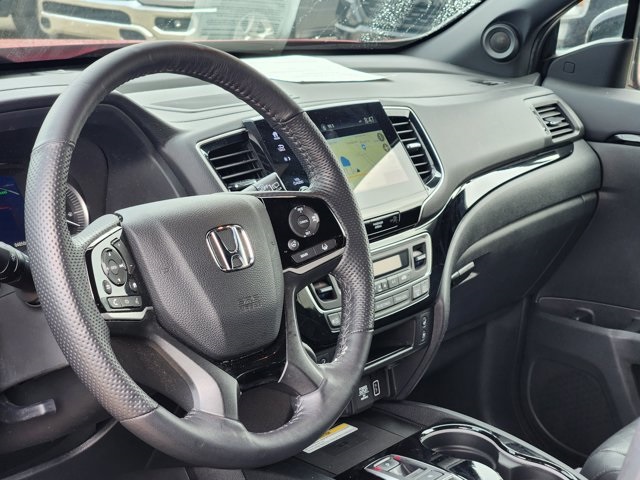 Vehicle image 25 of 29