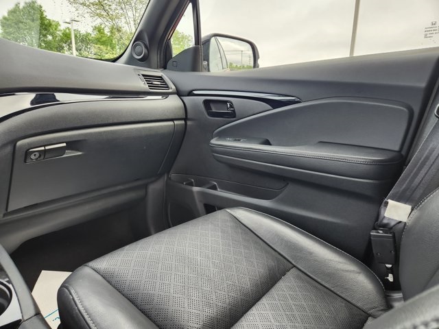 Vehicle image 23 of 29