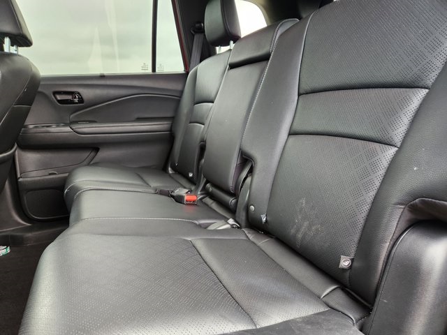 Vehicle image 17 of 29