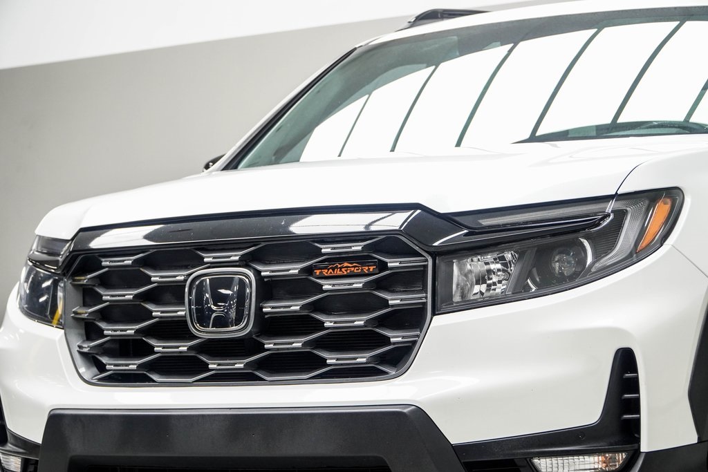 Vehicle image 11 of 42