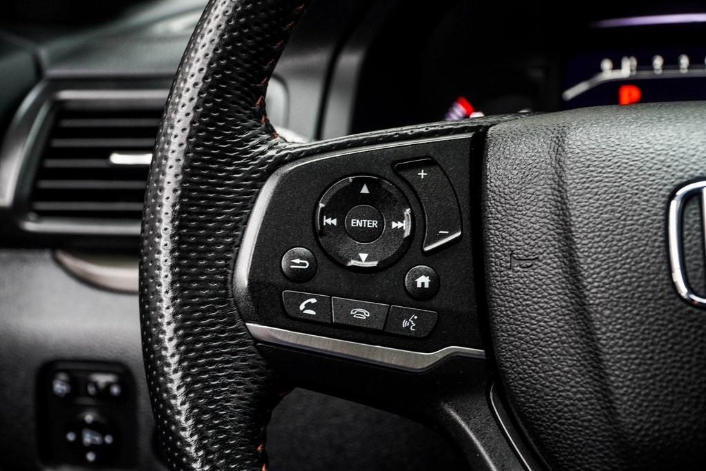 Vehicle image 29 of 42