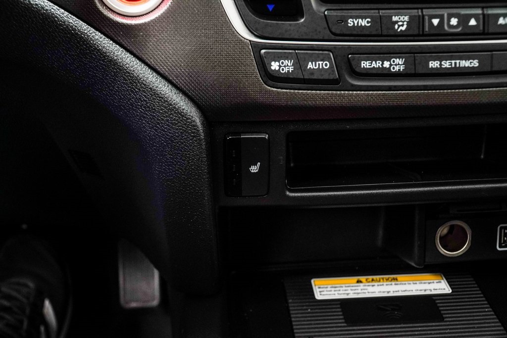 Vehicle image 21 of 42