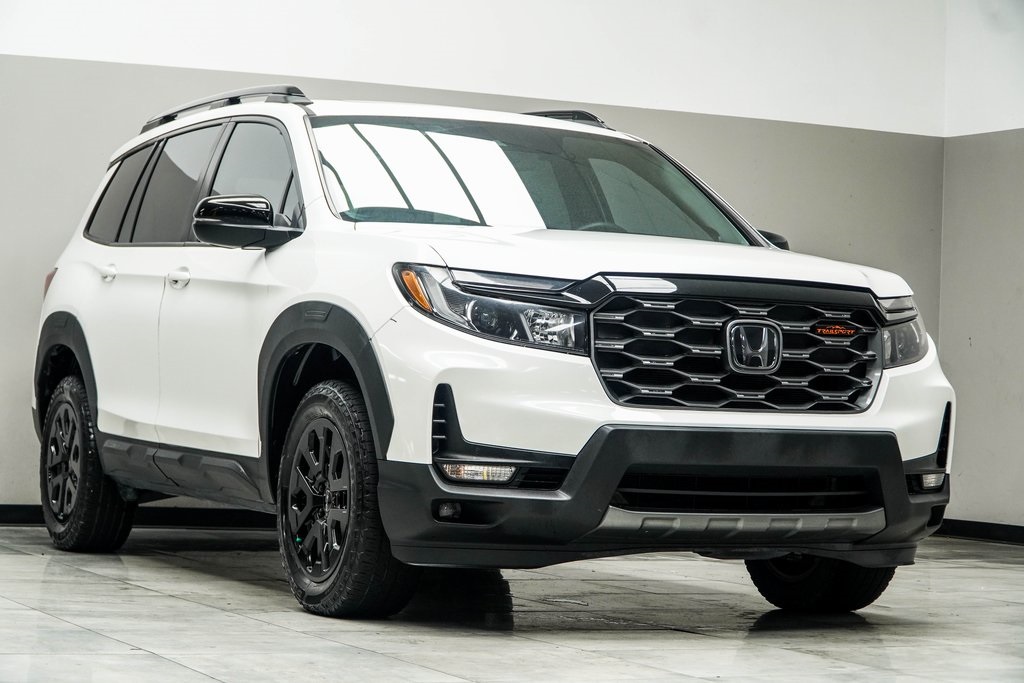 Vehicle image 4 of 42