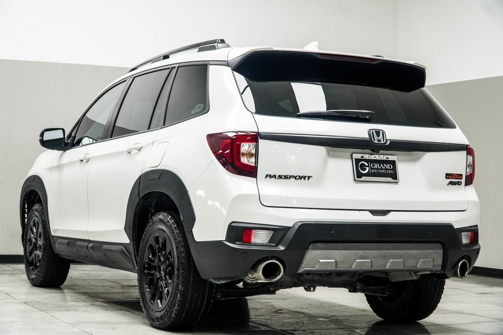 Vehicle image 9 of 42