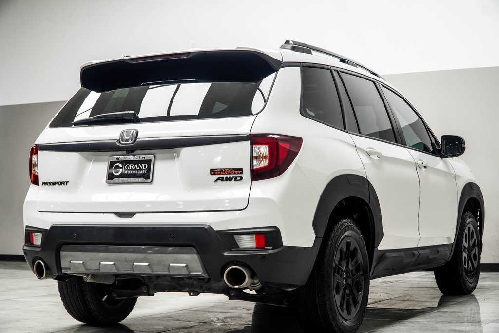 Vehicle image 6 of 42