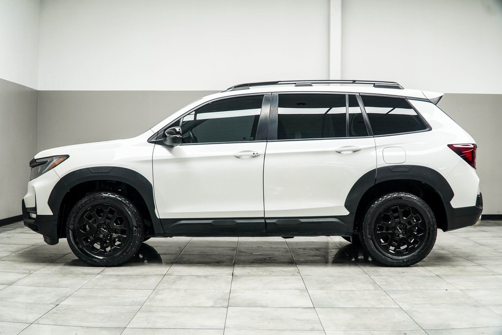 Vehicle image 10 of 42
