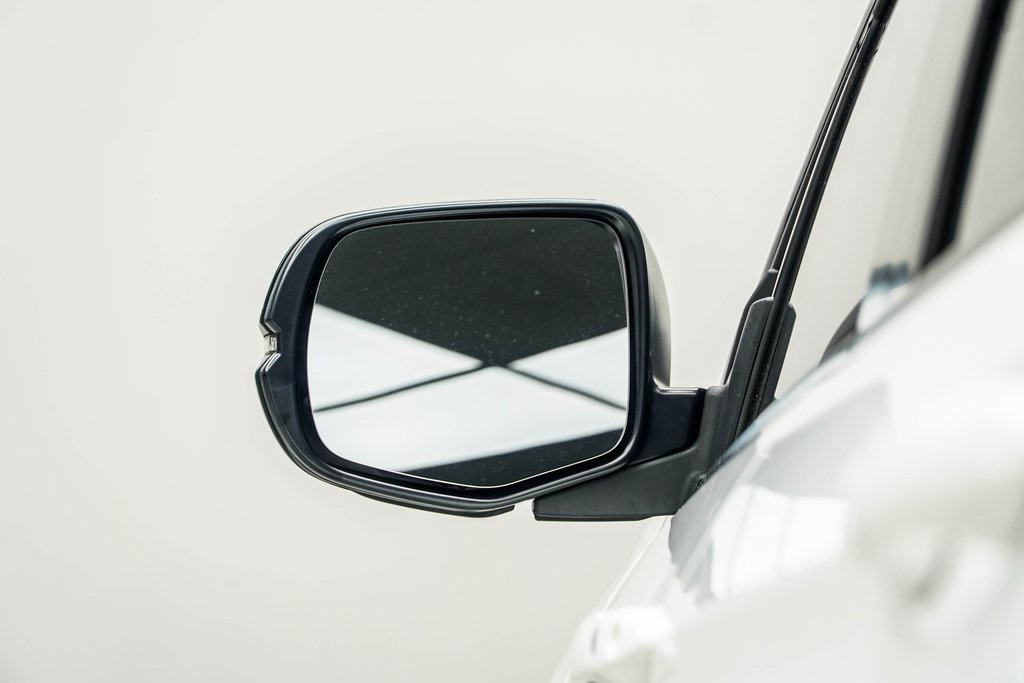 Vehicle image 15 of 42