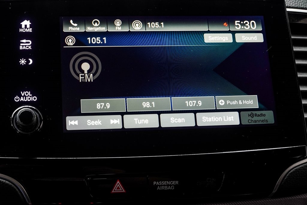 Vehicle image 23 of 42