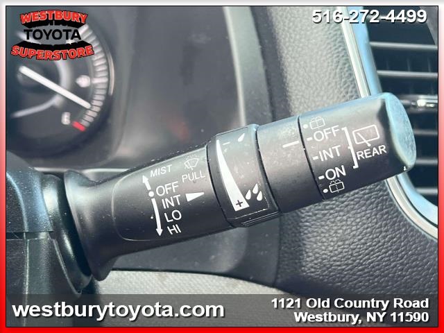 Vehicle image 28 of 37