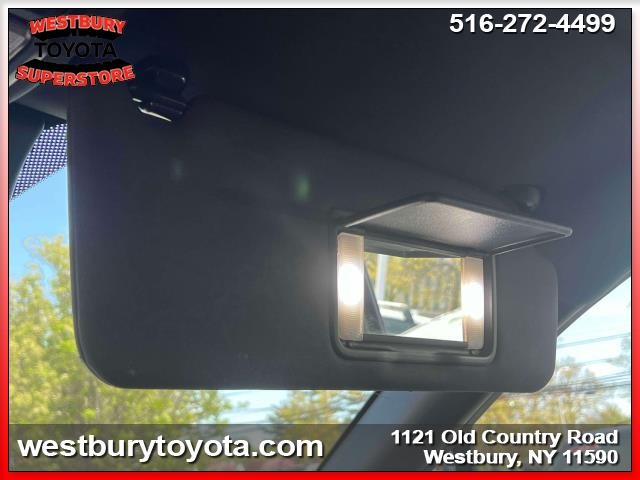 Vehicle image 33 of 37
