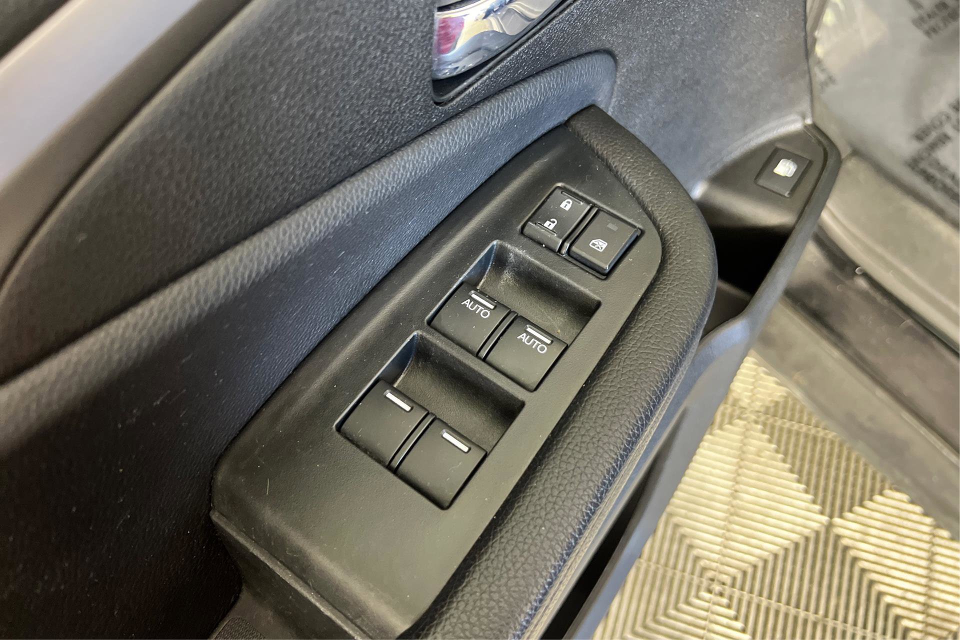 Vehicle image 20 of 26