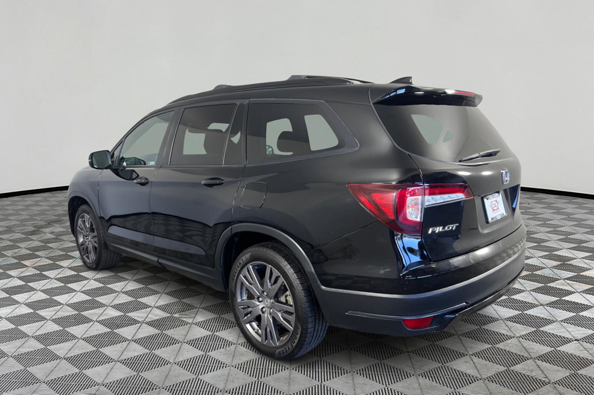 Vehicle image 6 of 26