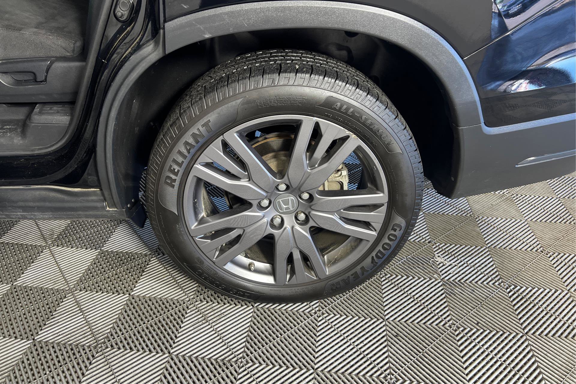 Vehicle image 7 of 26