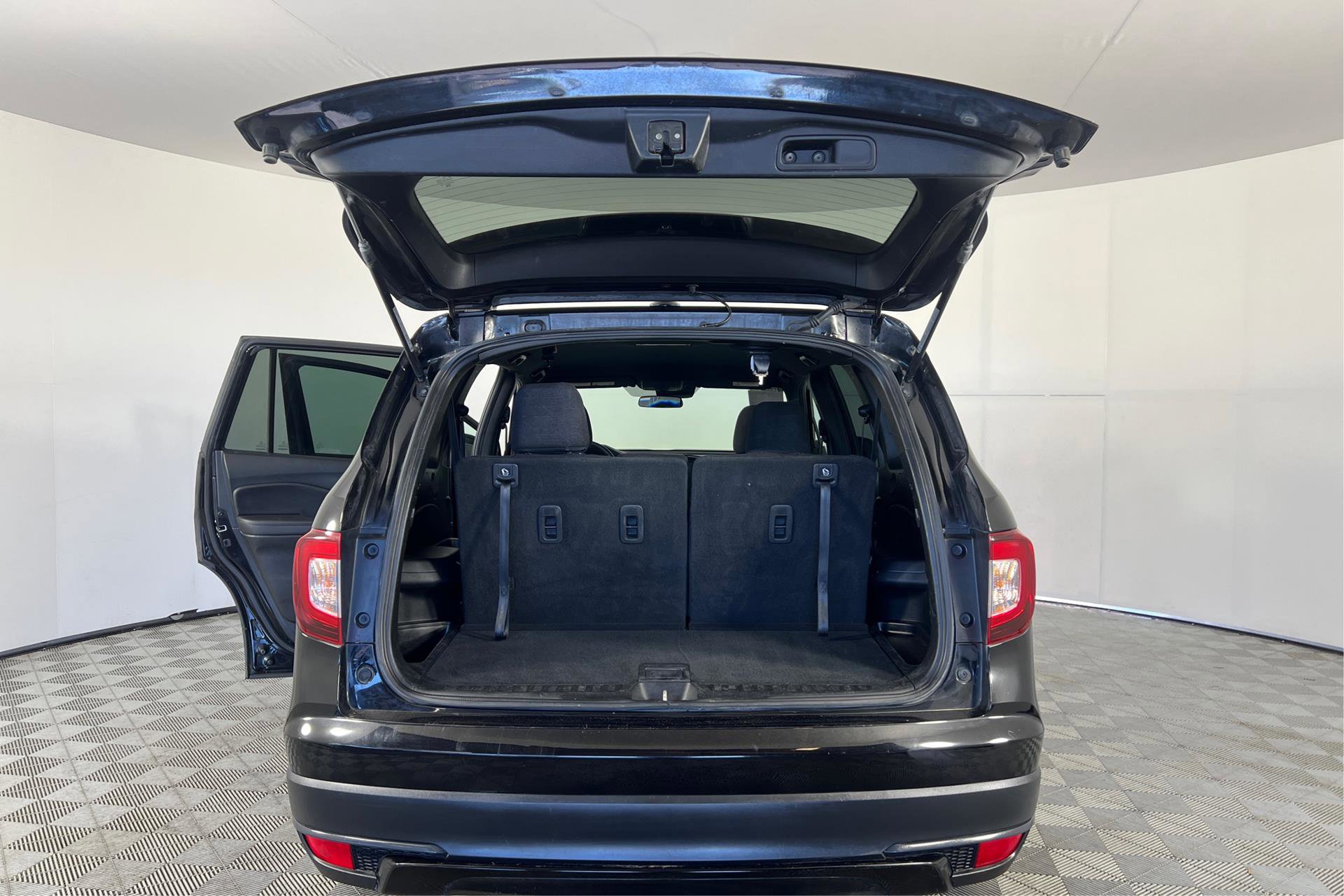 Vehicle image 8 of 26
