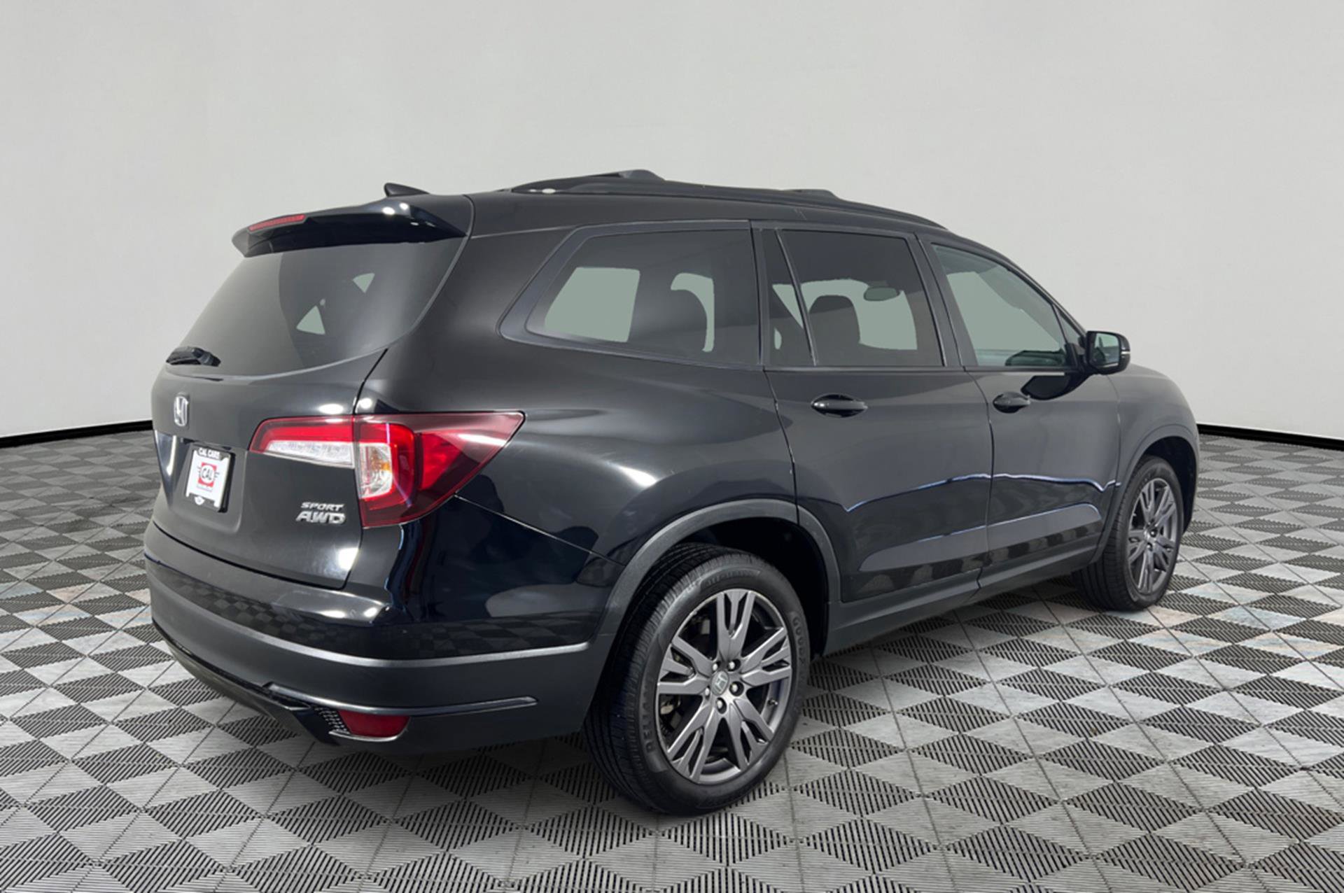 Vehicle image 4 of 26