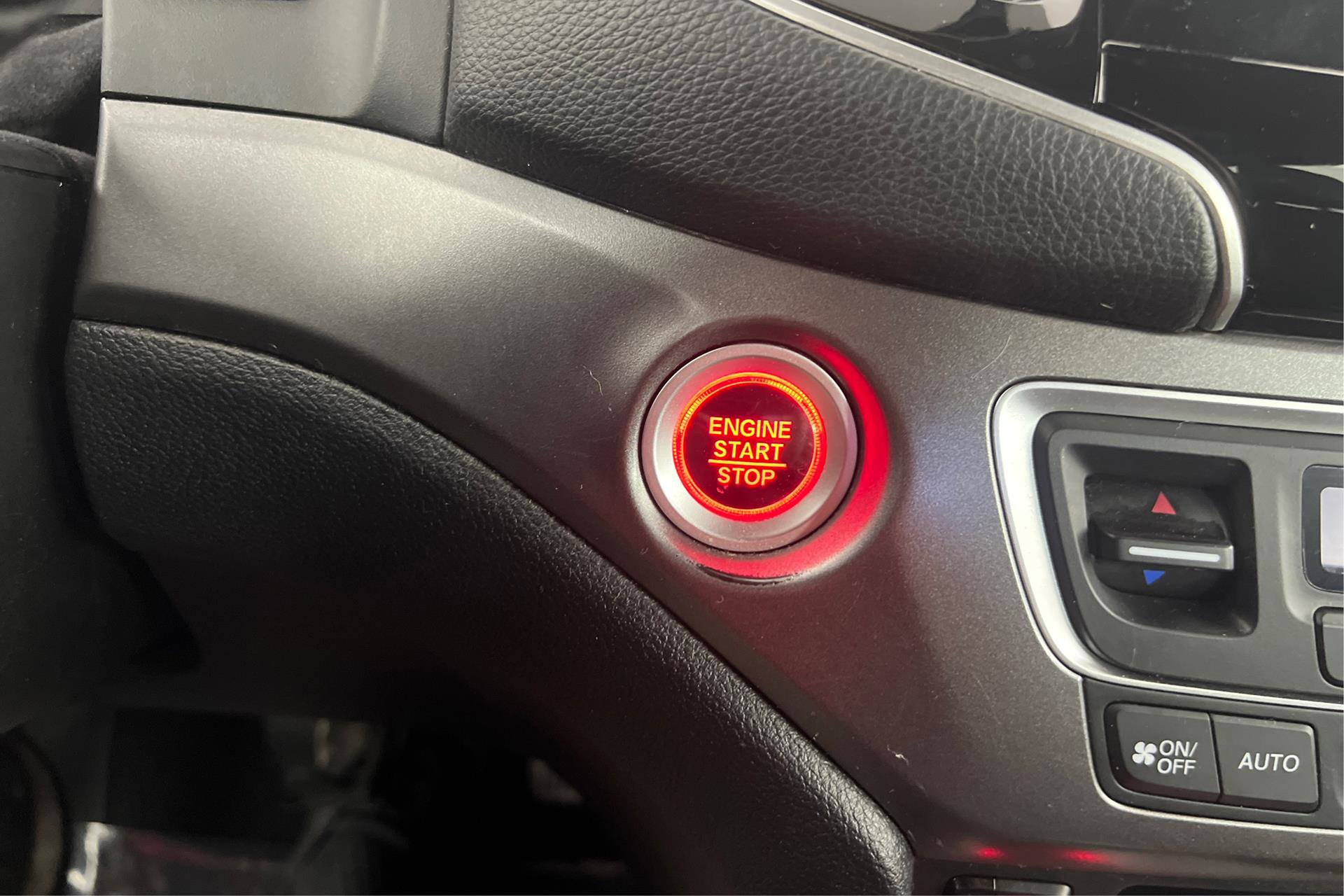 Vehicle image 25 of 26