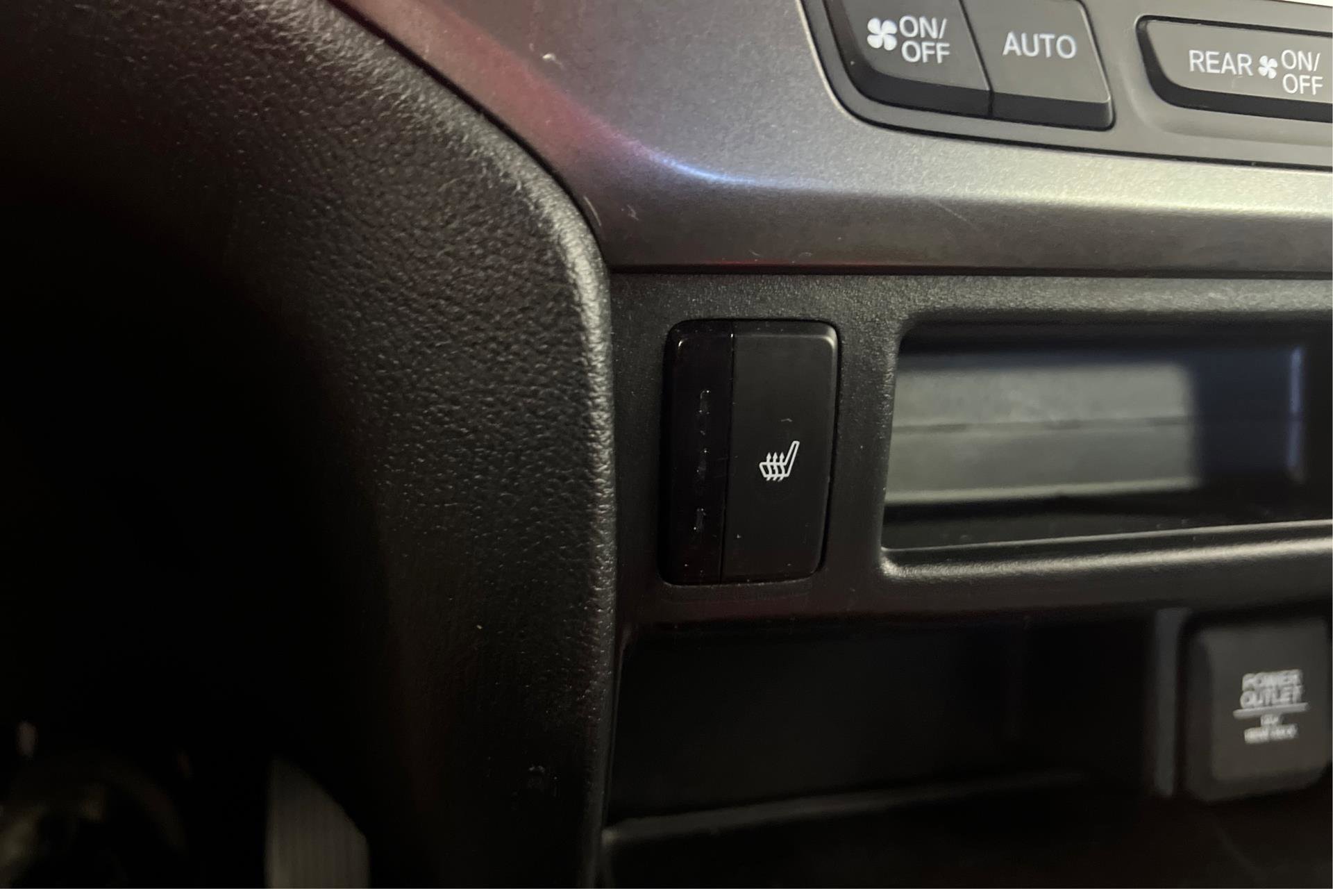 Vehicle image 18 of 26