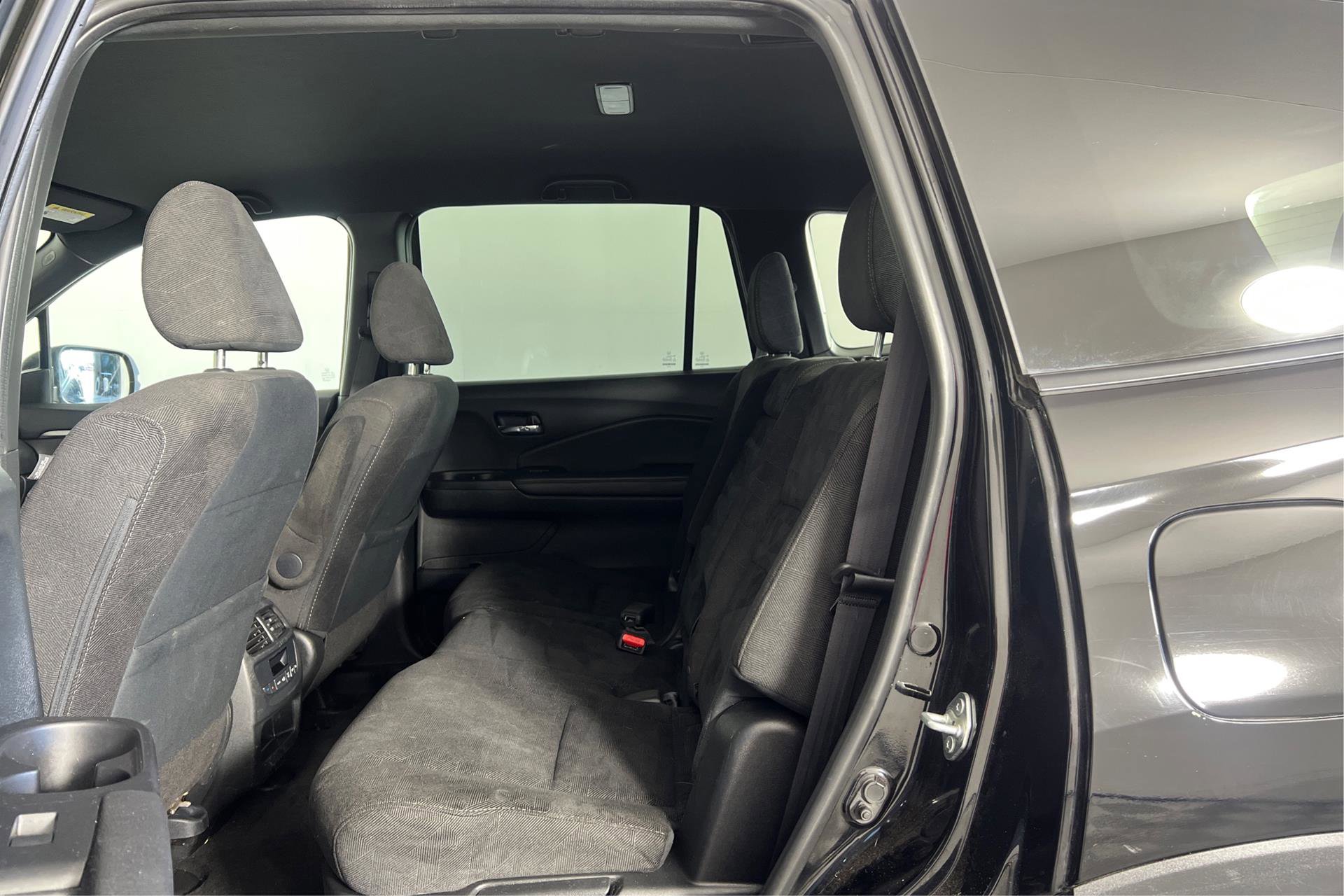 Vehicle image 11 of 26