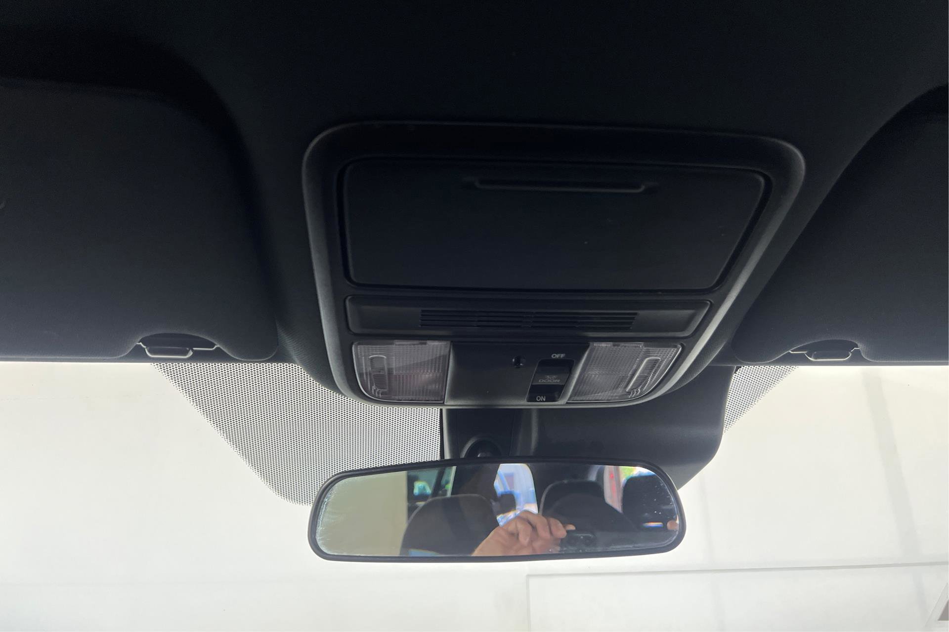 Vehicle image 22 of 26