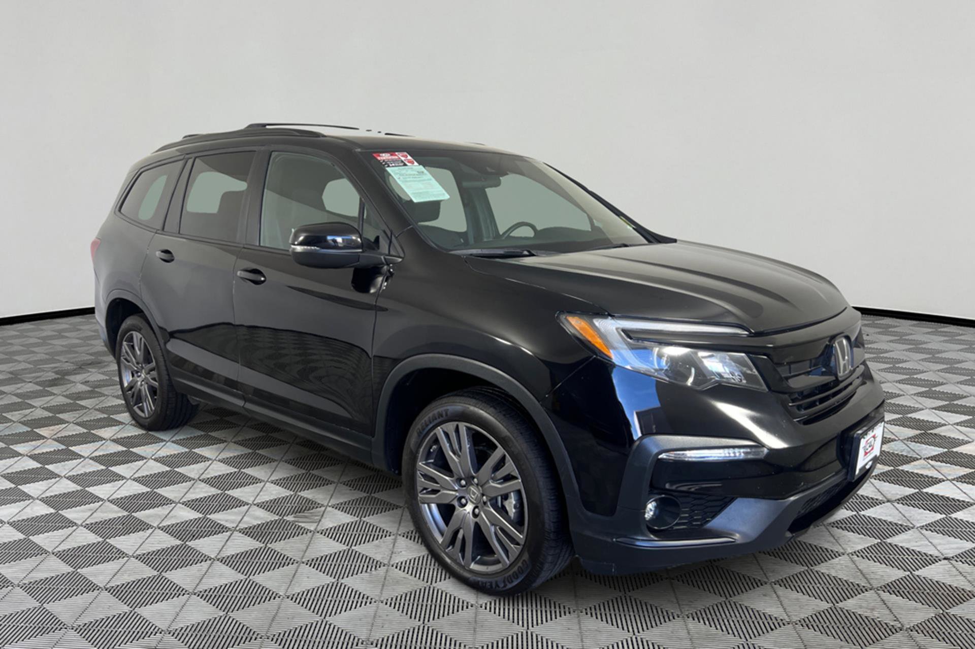 Vehicle image 3 of 26
