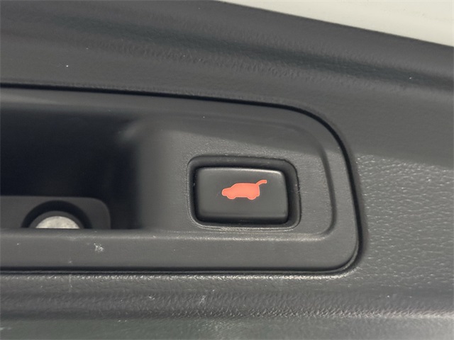 Vehicle image 40 of 47